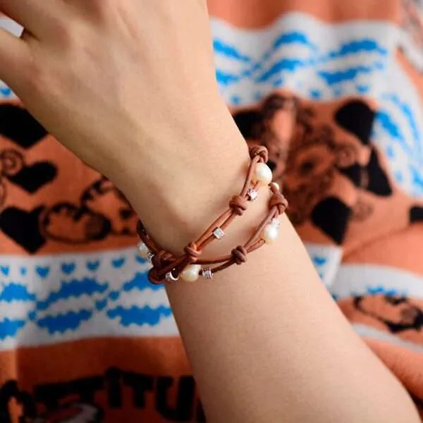 Pulsera bohemia del enfoque hacia los objetivos con perlas de agua dulce