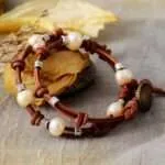 Pulsera bohemia del enfoque hacia los objetivos con perlas de agua dulce