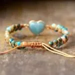 Pulsera de macramé de apoyo al chakra del corazón con amazonita y ónix