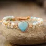 Pulsera de macramé de apoyo al chakra del corazón con amazonita y ónix