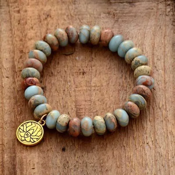 Pulsera tibetana con piedras naturales y medallón de flor de loto o buda