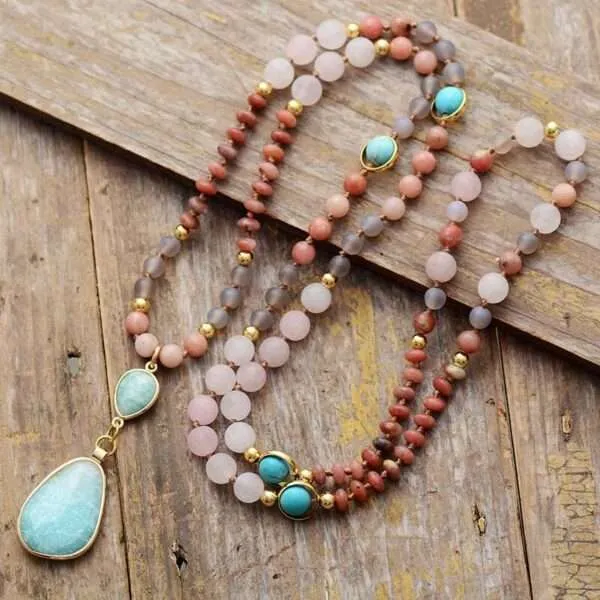 Colgante boho de la seguridad con piedras de amazonita y turquesa