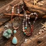 Collar largo de la seguridad con amazonita, turquesa, rodonita y cuarzo rosa