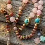 Collar largo de la seguridad con amazonita, turquesa, rodonita y cuarzo rosa