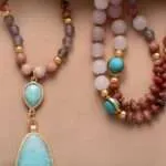 Colgante boho de la seguridad con piedras de amazonita y turquesa