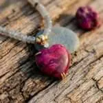 Collar del perdón con uno mismo con corazón de piedra de jade o jaspe