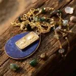 Collar del Tesoro Perdido — Medallón de Lapislázuli con Estrella y Loto