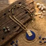 Collar del Tesoro Perdido — Medallón de Lapislázuli con Estrella y Loto