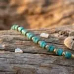 Gargantilla del acompañamiento y la unión con piedras de jaspe o amazonita