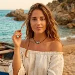 Gargantilla de la autocompasión con perla de agua dulce y dos turquesas