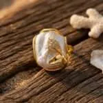 Anillo del verdadero propósito del yo interno con perlas de agua dulce