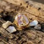 Anillo del verdadero propósito del yo interno con perlas de agua dulce