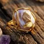 Anillo del verdadero propósito del yo interno con perlas de agua dulce