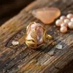 Anillo del verdadero propósito del yo interno con perlas de agua dulce