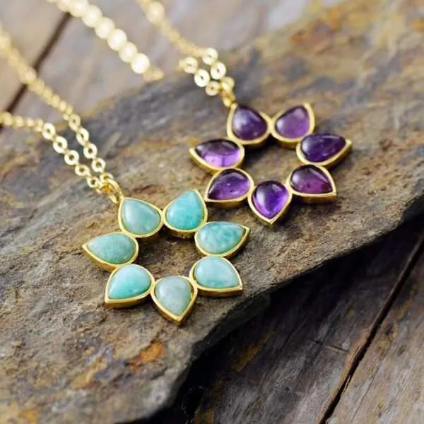 Collar boho de la flor que no se marchita con piedras de amazonita o amatista