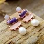 Pendientes gypsy con perlas de agua dulce y piedras naturales