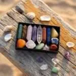 Cajita regalo con 14 piedras naturales de la armonía y la felicidad