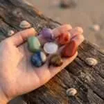 Cajita regalo con 14 piedras naturales para yoga, reiki y meditaciones