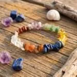 Cajita regalo con piedras naturales del equilibrio de los 7 chakras