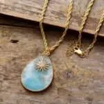 Colgante de la bondad y la dulzura con amazonita y cadena chapada en oro