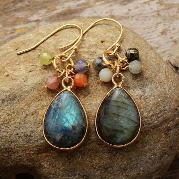 Pendientes boho del equilibrio hormonal con piedras de labradorita