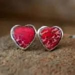 Pendientes boho del primer chakra “raíz” con jaspe rojo y forma de corazón