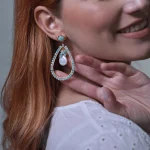 Pendientes del crecimiento del amor puro con perlas de agua dulce y piedras