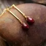 Pendientes largos boho del buen camino con piedras de jaspe rojo