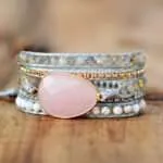 Pulsera boho de la paz infinita con cuarzo rosa, labradorita y howlita