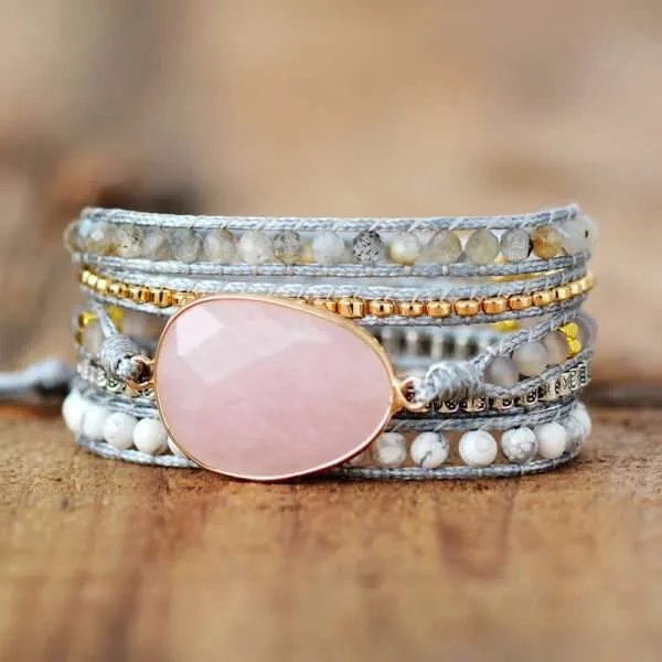 Pulsera boho de la paz infinita con cuarzo rosa, labradorita y howlita