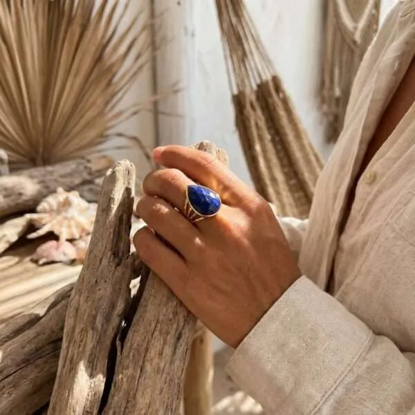 Anillo de la capacidad de percibir el aura con lapislázuli o labradorita