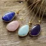 Colgante bohemio chapado en oro de las 4 piedras fundamentales