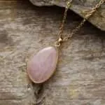Colgante bohemio chapado en oro de las 4 piedras fundamentales