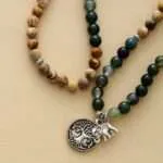 Japa Mala 108 cuentas con piedras y dije del árbol de la vida y ganesha