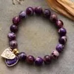 Pulsera del corazón sin miedo con piedras de jaspe y dije chapado en oro