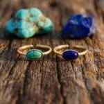 Anillo del doble poder con piedra de lapislázuli o turquesa