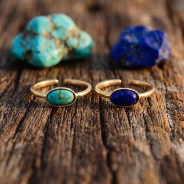 Anillo del doble poder con piedra de lapislázuli o turquesa