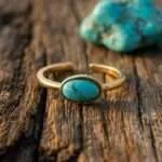Anillo del doble poder con piedra de lapislázuli o turquesa