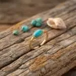 Anillo del doble poder con piedra de lapislázuli o turquesa