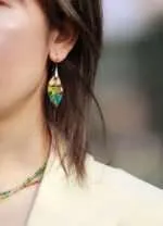 Pendientes boho en forma de hoja de colores con piedras de jaspe