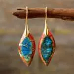 Pendientes boho en forma de hoja de colores con piedras de jaspe