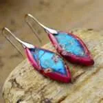 Pendientes boho en forma de hoja de colores con piedras de jaspe