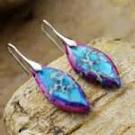 Pendientes boho en forma de hoja de colores con piedras de jaspe