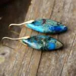 Pendientes boho en forma de hoja de colores con piedras de jaspe