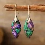 Pendientes boho en forma de hoja de colores con piedras de jaspe