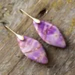 Pendientes boho en forma de hoja de colores con piedras de jaspe