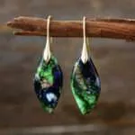 Pendientes boho en forma de hoja de colores con piedras de jaspe