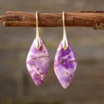 Pendientes boho en forma de hoja de colores con piedras de jaspe