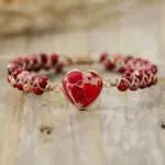 Pulsera del corazón contento con piedras de amatista, jaspe o rodonita
