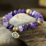 Pulsera del simbolito poderoso y piedras de amatista, lapislázuli o turquesa africana